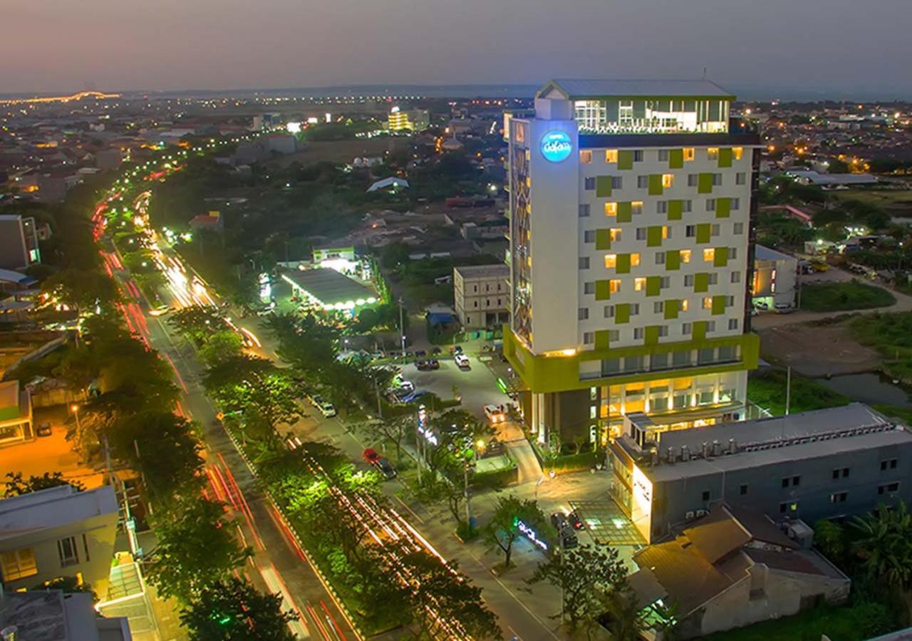 Hotel Dafam Pacific Caesar Сурабая Экстерьер фото